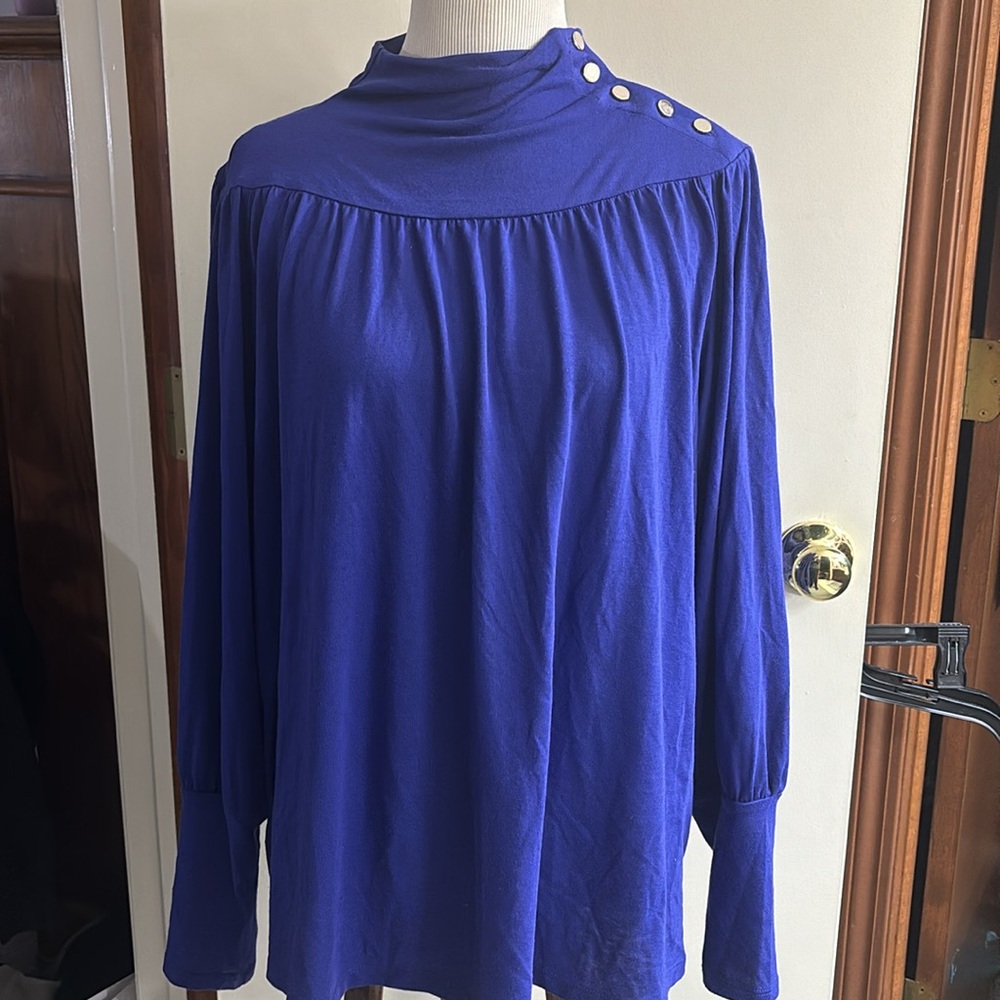 New Ann Taylor Shoulder Button Mock Neck Blouse Size L purple
J